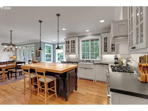 8530 SW Fairway Drive Portland OR 97225