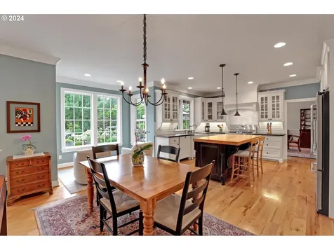 8530 SW Fairway Drive Portland OR 97225