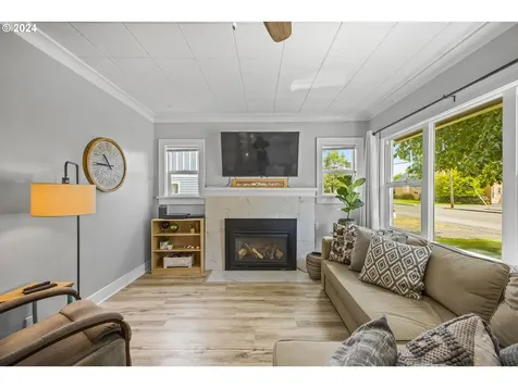 1156 18th Avenue Sweet Home OR 97386