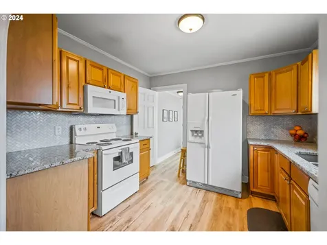 1156 18th Avenue Sweet Home OR 97386