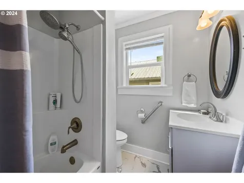 1156 18th Avenue Sweet Home OR 97386