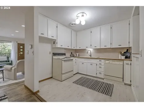 9762 SE Cora Street Portland OR 97266