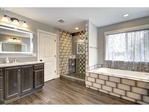 1001 S 50th Court Ridgefield WA 98642
