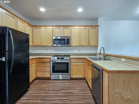 6573 NE Deer Run Street Hillsboro OR 97124