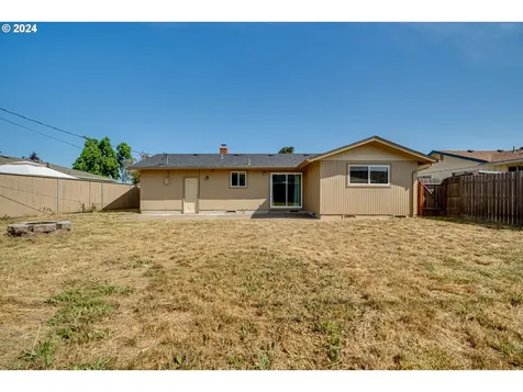 4017 Camellia Street Springfield OR 97478