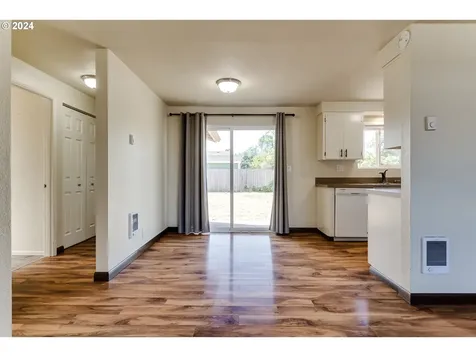 4017 Camellia Street Springfield OR 97478