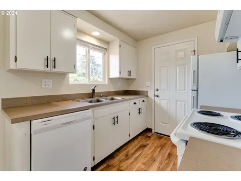 4017 Camellia Street Springfield OR 97478