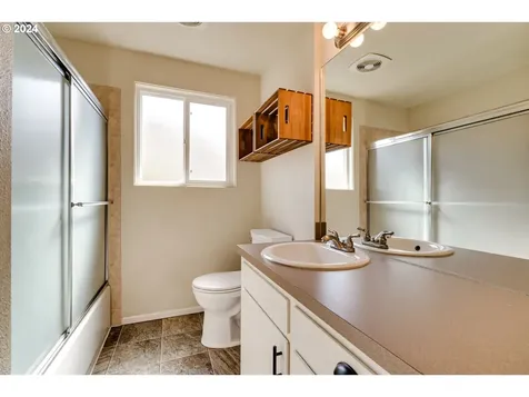 4017 Camellia Street Springfield OR 97478