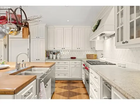 920 Westpoint Road Lake Oswego OR 97034