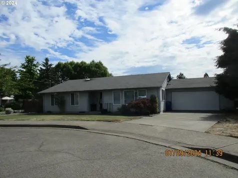 211 NW Plum Avenue Winston OR 97496