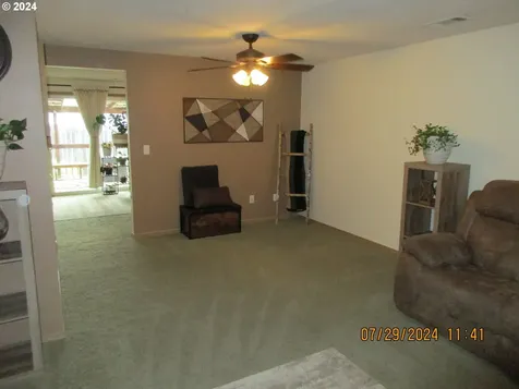 211 NW Plum Avenue Winston OR 97496