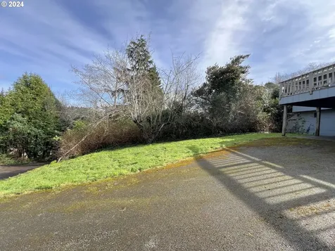 63491 2nd Street Loop Coos Bay OR 97420