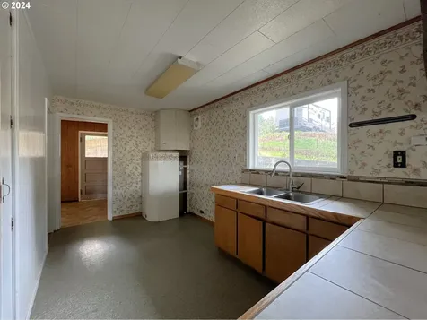 63491 2nd Street Loop Coos Bay OR 97420