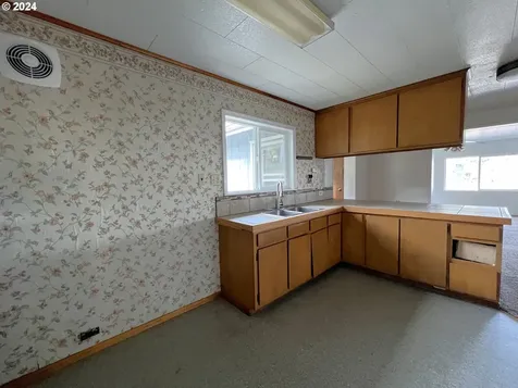 63491 2nd Street Loop Coos Bay OR 97420