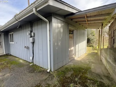 63491 2nd Street Loop Coos Bay OR 97420