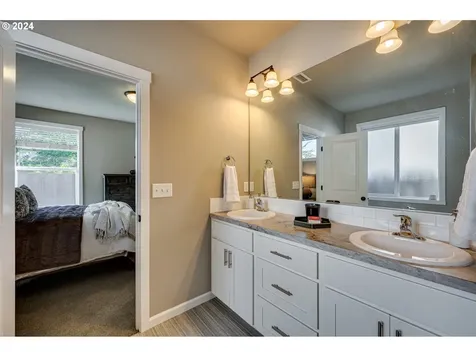 9901 NE 104th Way Vancouver WA 98662