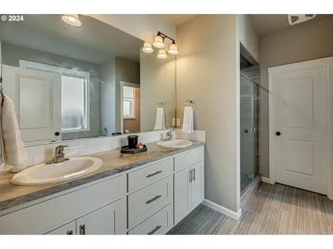 9901 NE 104th Way Vancouver WA 98662