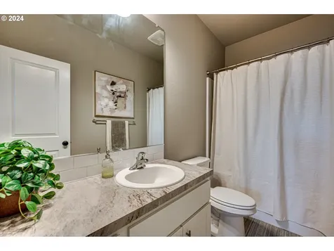 9901 NE 104th Way Vancouver WA 98662