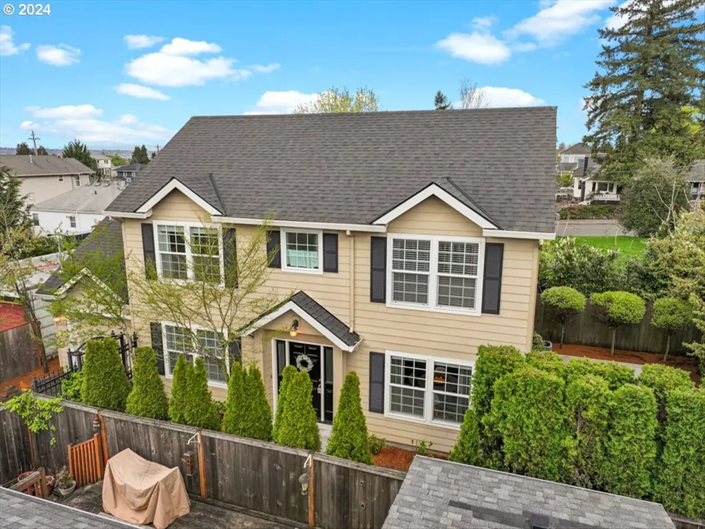 6584 Ne Grand Avenue Portland OR 97211