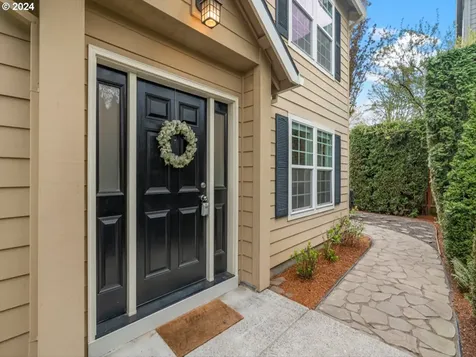 6584 Ne Grand Avenue Portland OR 97211