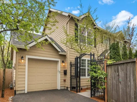6584 Ne Grand Avenue Portland OR 97211