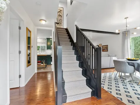 6584 Ne Grand Avenue Portland OR 97211