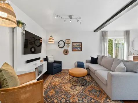 6584 Ne Grand Avenue Portland OR 97211
