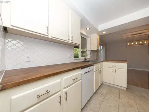 6120 Lynne Court Gladstone OR 97027