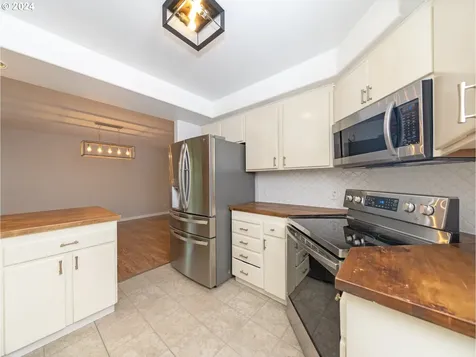 6120 Lynne Court Gladstone OR 97027
