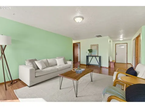 202 Frances Street Molalla OR 97038