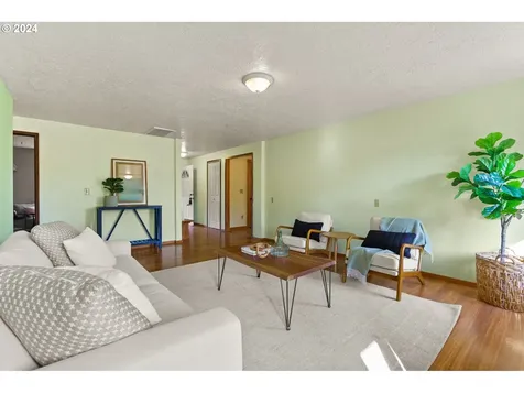 202 Frances Street Molalla OR 97038