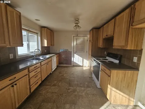 221 Briggs Drive Myrtle Creek OR 97457