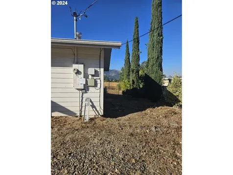 221 Briggs Drive Myrtle Creek OR 97457