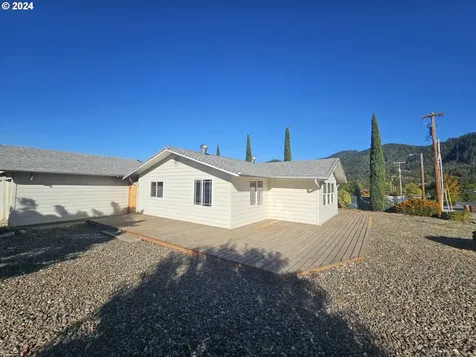 221 Briggs Drive Myrtle Creek OR 97457