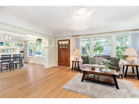 61 Ne 41st Avenue Portland OR 97232