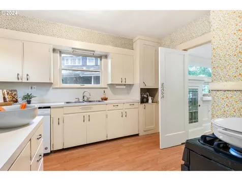 61 Ne 41st Avenue Portland OR 97232