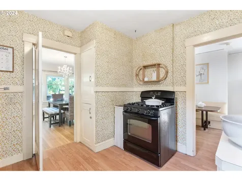 61 Ne 41st Avenue Portland OR 97232