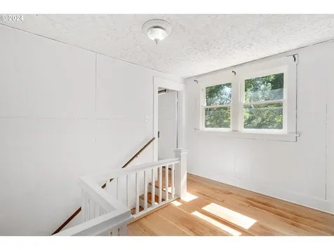 61 Ne 41st Avenue Portland OR 97232