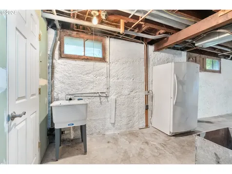 61 Ne 41st Avenue Portland OR 97232
