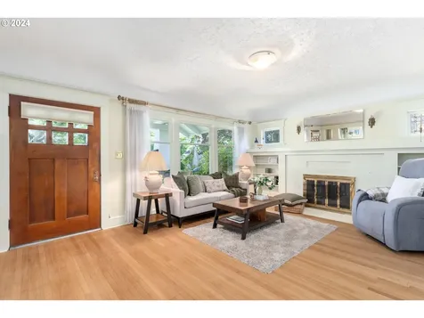61 Ne 41st Avenue Portland OR 97232