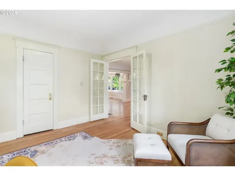 61 Ne 41st Avenue Portland OR 97232