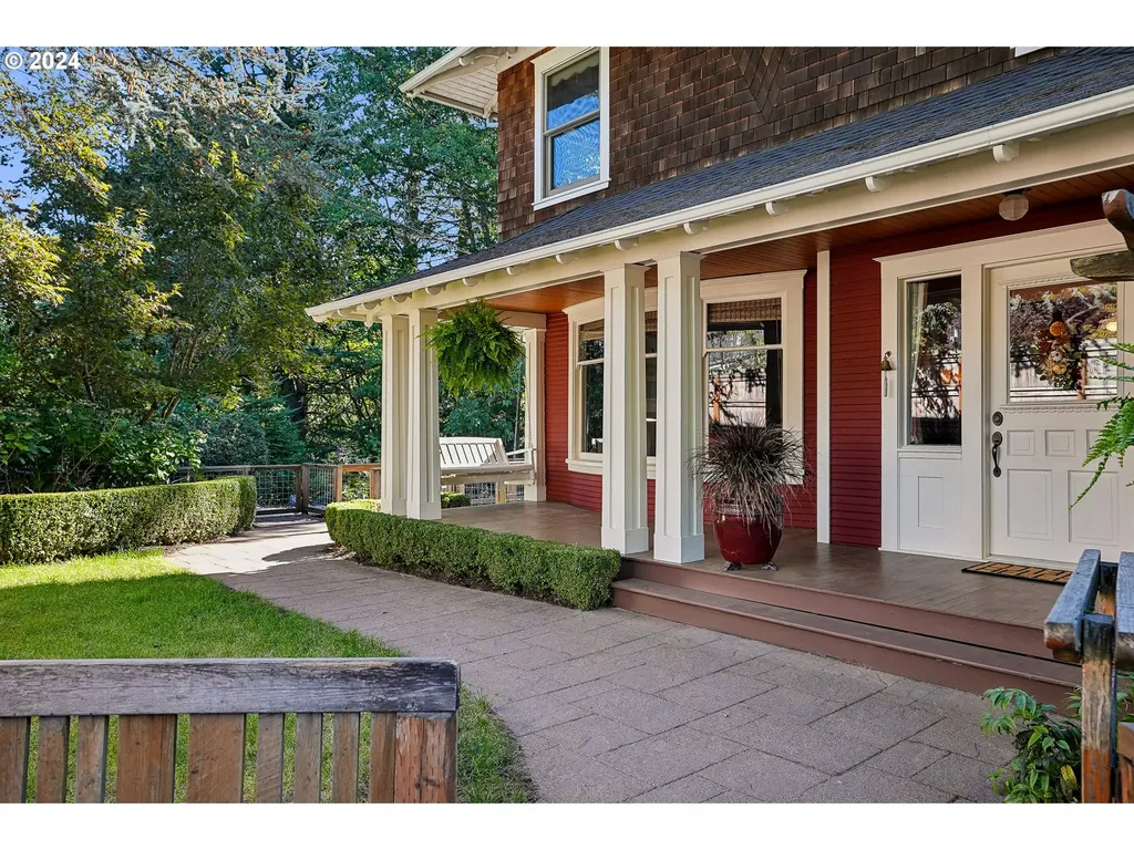 6672 SW Canyon Drive Portland OR 97225