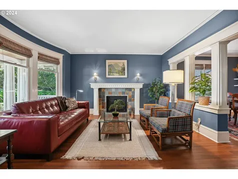 6672 SW Canyon Drive Portland OR 97225