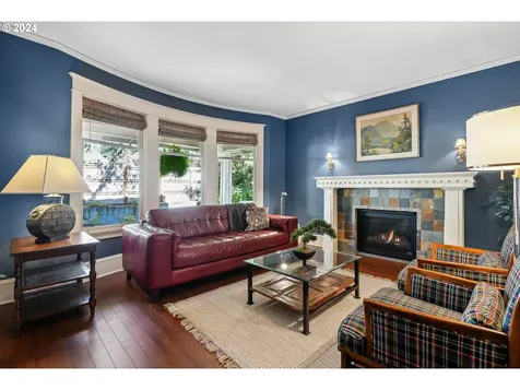 6672 SW Canyon Drive Portland OR 97225