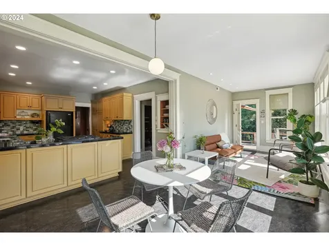 6672 SW Canyon Drive Portland OR 97225