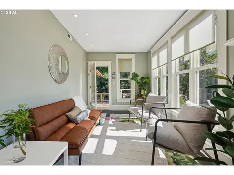 6672 SW Canyon Drive Portland OR 97225