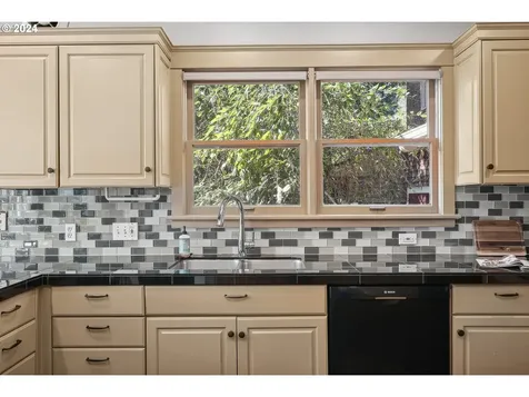 6672 SW Canyon Drive Portland OR 97225