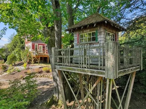 6672 SW Canyon Drive Portland OR 97225