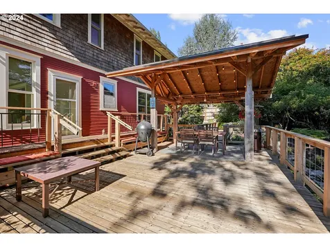 6672 SW Canyon Drive Portland OR 97225