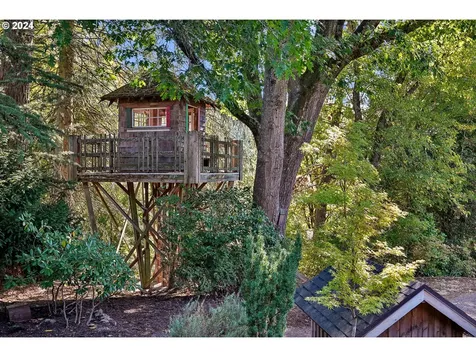 6672 SW Canyon Drive Portland OR 97225